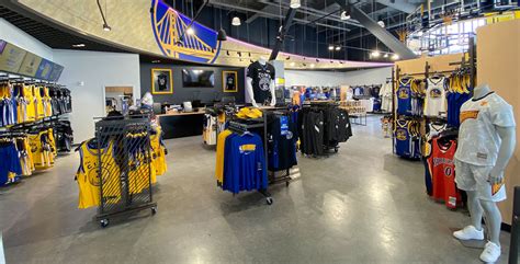 warriors shop chase center